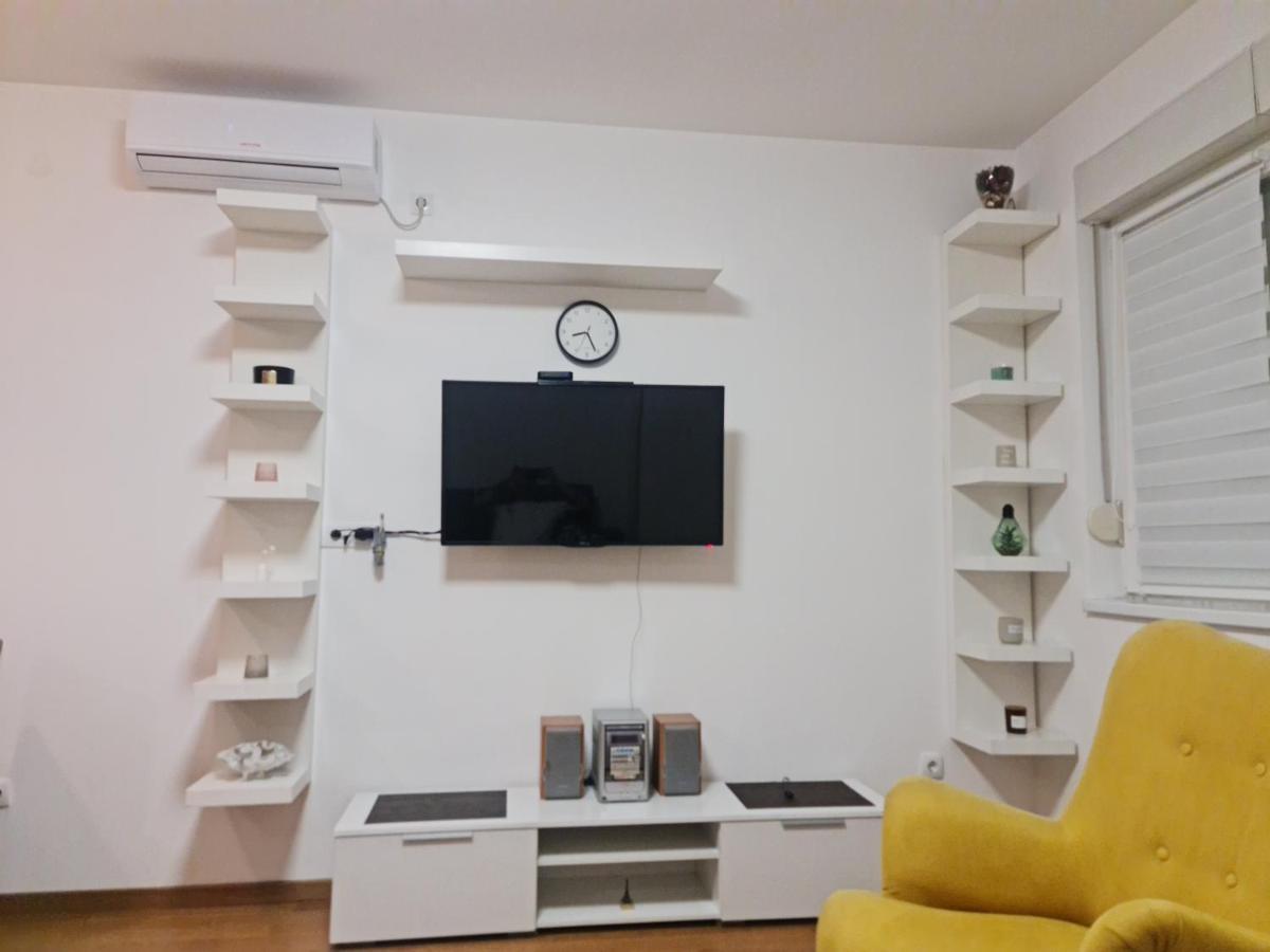 Apartman Porodicno-poslovni Udoban Stan *