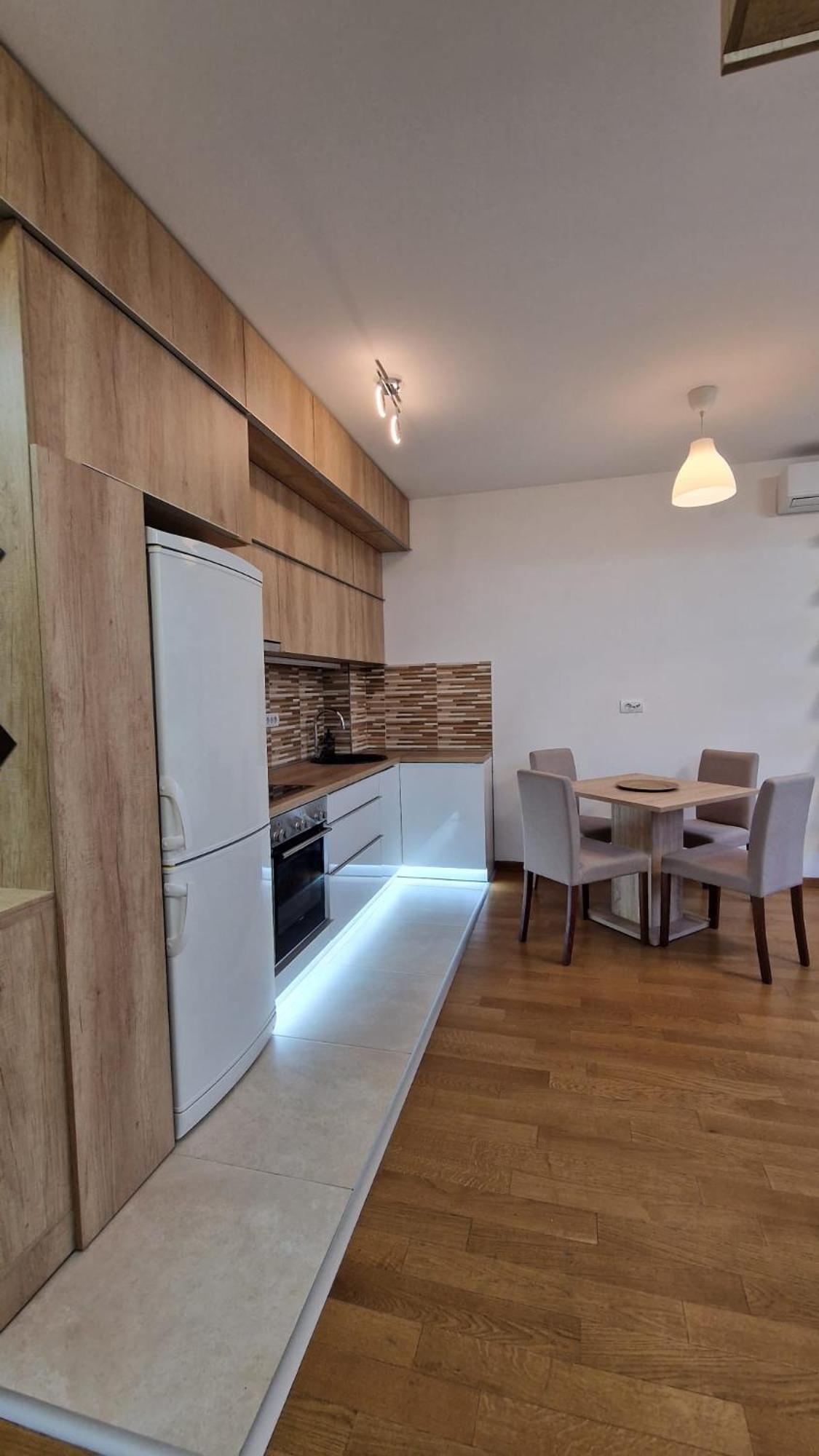 Apartman Porodicno-poslovni Udoban Stan